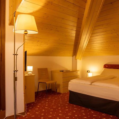 Hotel Lido ピエーヴェ・ディ・レードロ エクステリア 写真