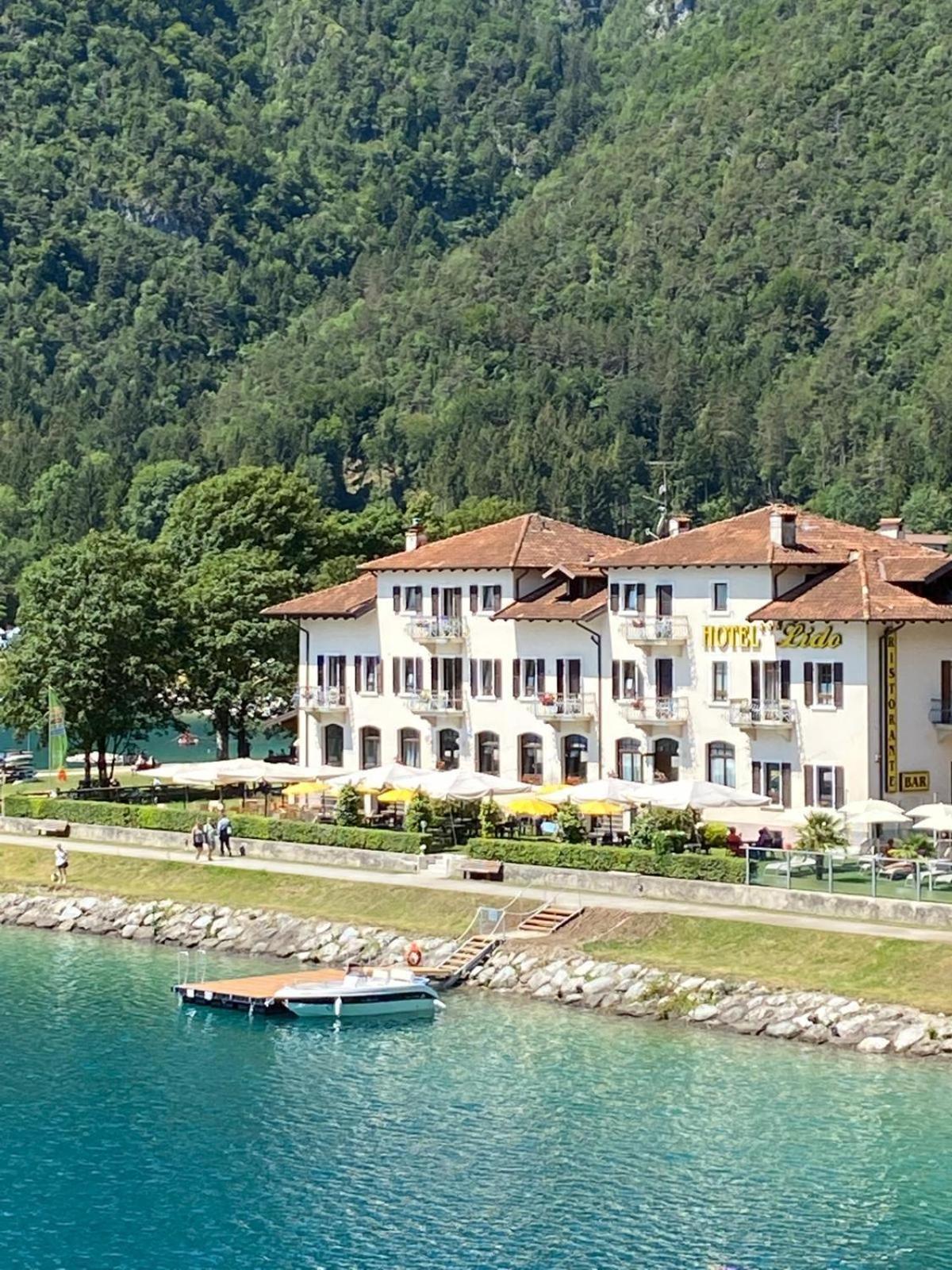 Hotel Lido ピエーヴェ・ディ・レードロ エクステリア 写真